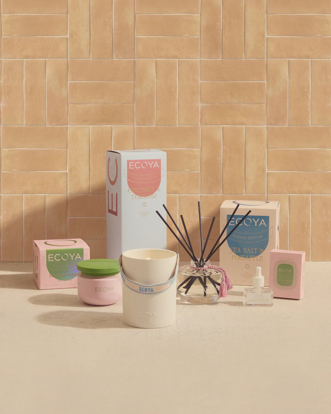 Ecoya  Sea Salt & Pineapple Plug-In Diffuser Fragrance Flask